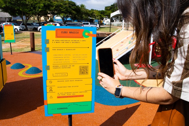 Cubo Mágico do Parque Girassol — brinquedo multissensorial